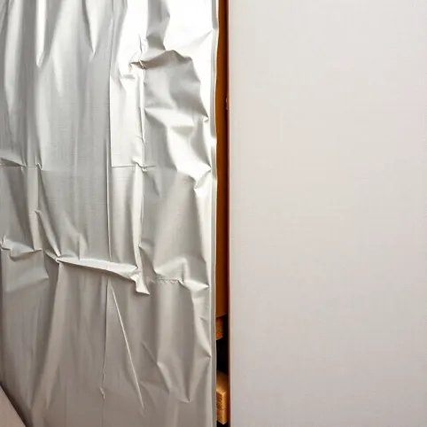 Czy dawać folię na ścianki działowe